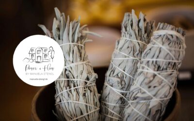 Wohnung räuchern mit Salbei: Was dabei oft übersehen wirdViele greifen ganz selbstverständlich zu Salbei, wenn sie ihre Wohnung ausräuchern – in Form loser Blätter oder als Räucherbündel. Warum eine einzelne Substanz aber oft nicht ausreicht und fein abgestimmte Räuchermischungen mehr Wumms haben, verrate ich dir hier.